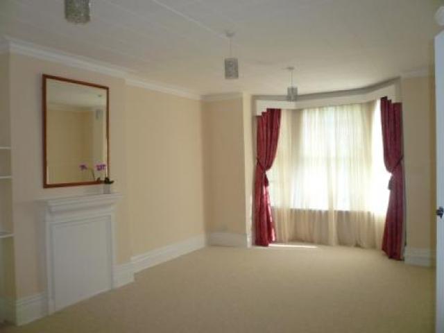 			3 Bedroom, 1 bath, 1 reception Flat			 Compayne Gardens, WEST HAMPSTEAD